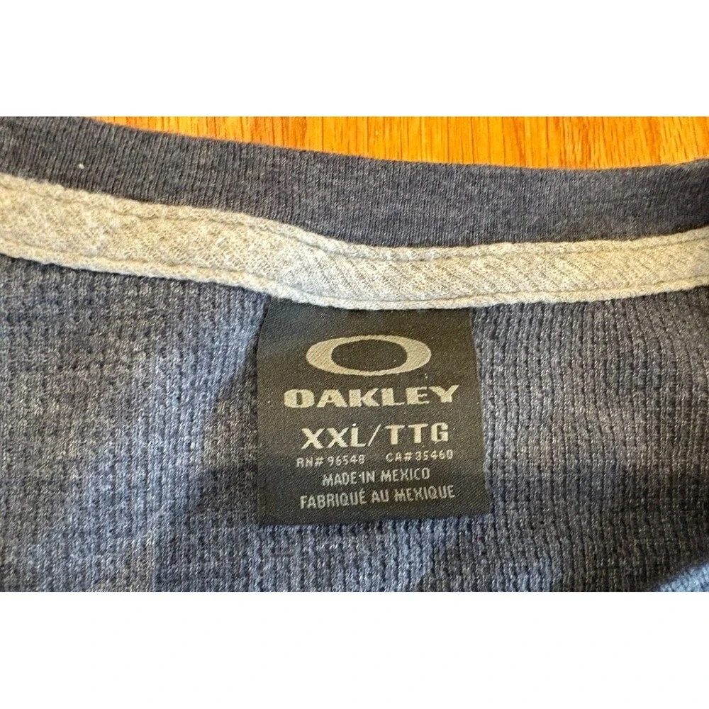 Oakley Shirt Men's 2XL XXL  Long Sleeve Tee T-Shirt Gray Blue Cotton Polyester - Picture 7 of 10
